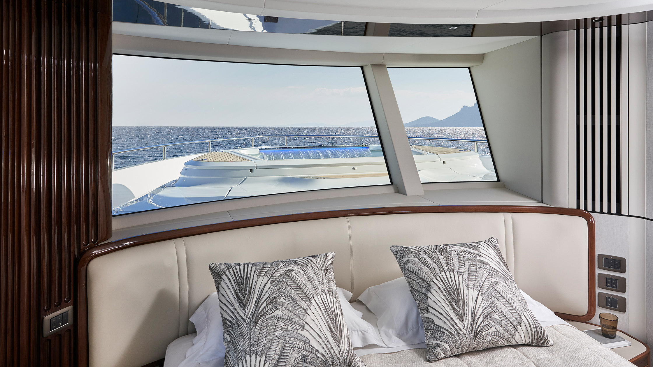 X80 Super Flybridge Yacht | 80ft Yacht | Princess Yachts