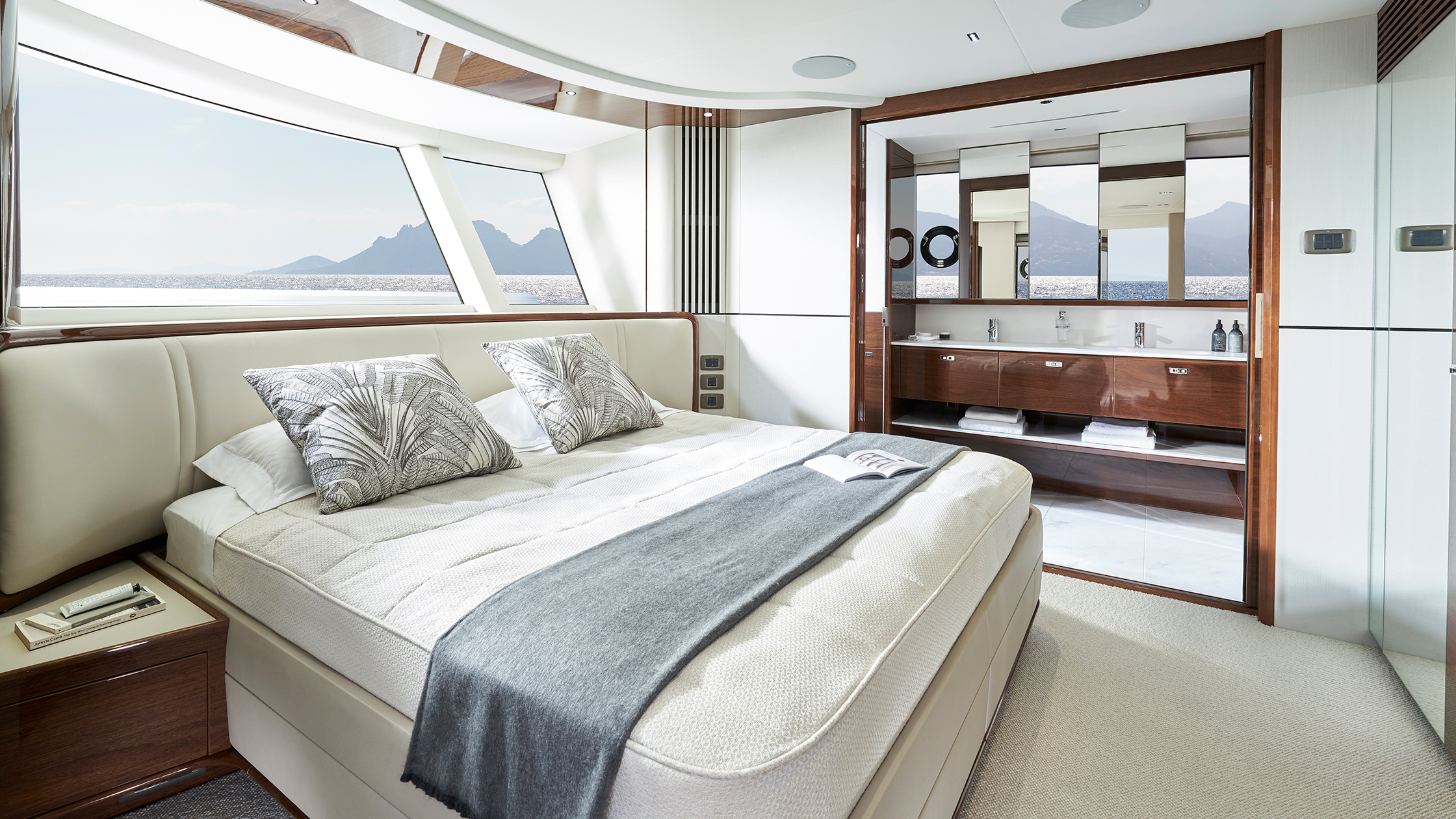 X80 Super Flybridge Yacht | 80ft Yacht | Princess Yachts