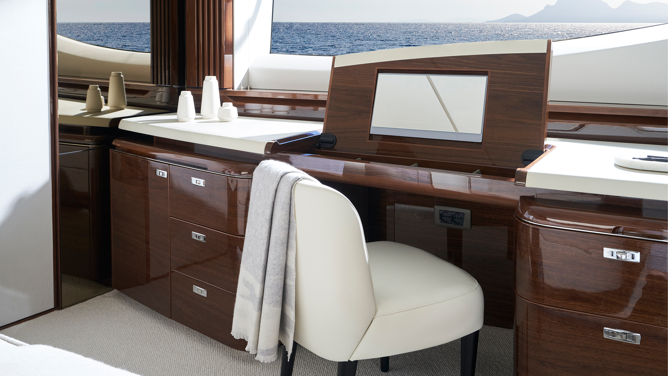 X80 Super Flybridge Yacht | 80ft Yacht | Princess Yachts